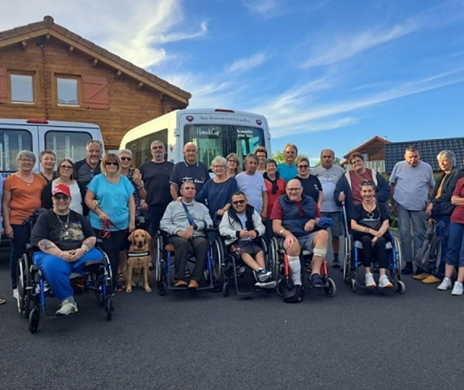 Accueil d'un groupe d'handicapés moteurs et de leurs accompagnants sur le site des Gîtes Bon Air