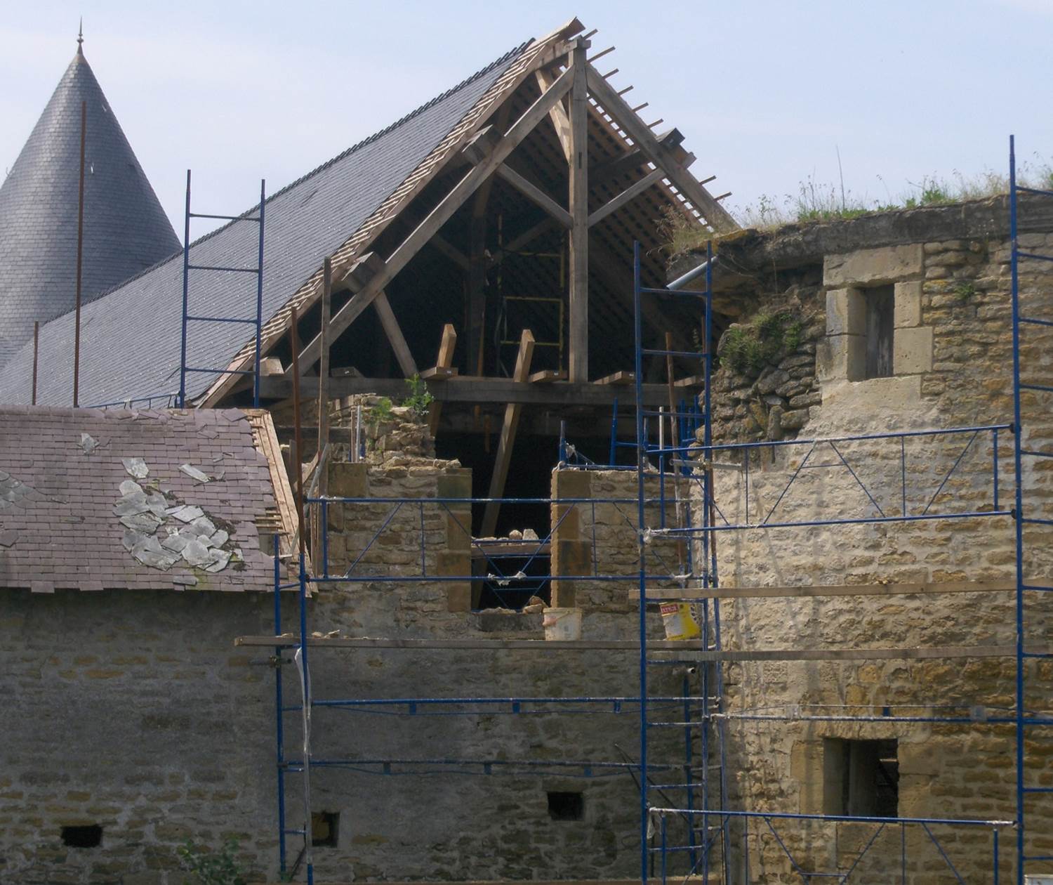 Château de Charbogne en juin 2008