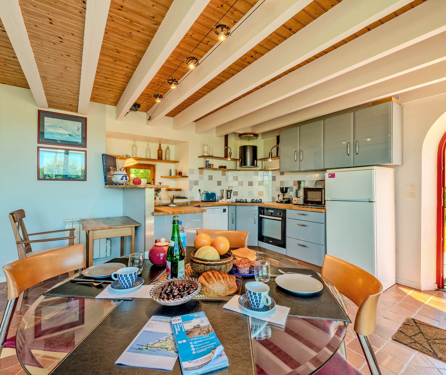 table à manger et cuisine