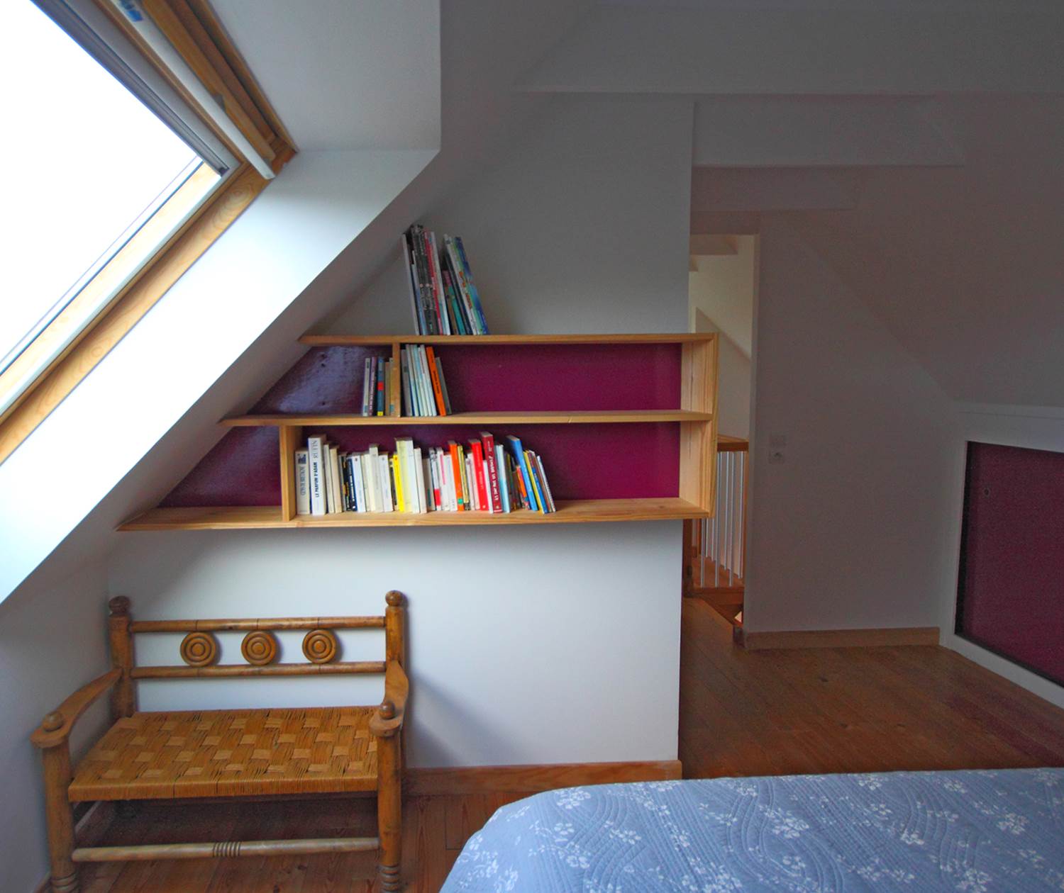 Une curiosité : le petit canapé du style breton des années 30 !!