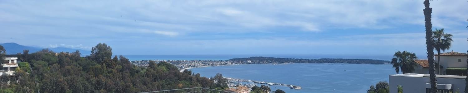 Toit-terrasse pour apéritif avec vue mer
