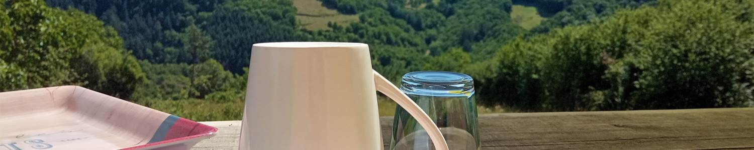 Petit déjeuner privatif en terrasse - La villa des Raspes