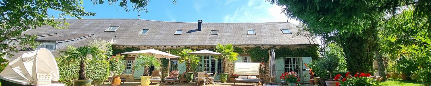 La Longère au bord de la piscine