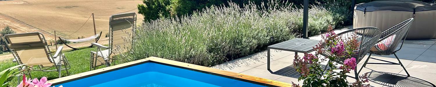 Piscine et jacuzzi sur la terrasse
