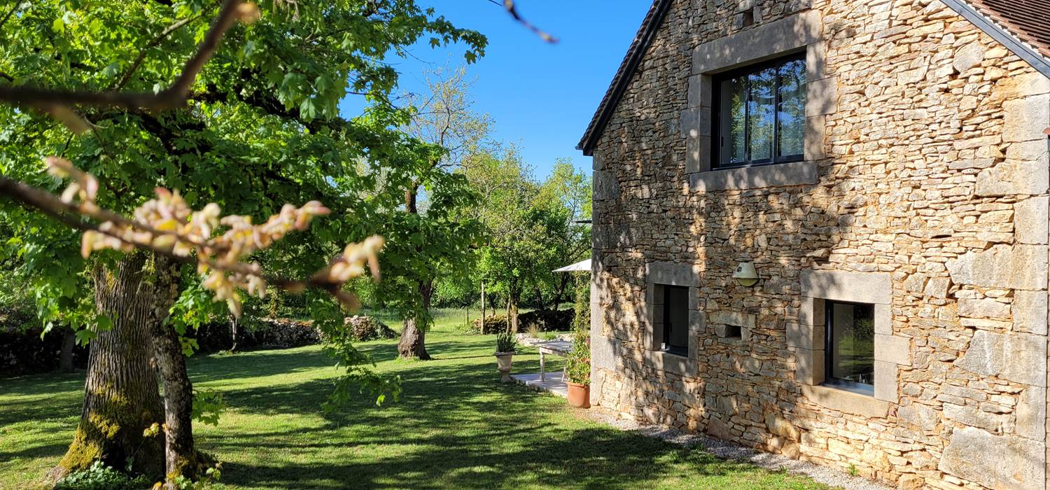 Les Enclos Secrets - Pignon Est de la Maison