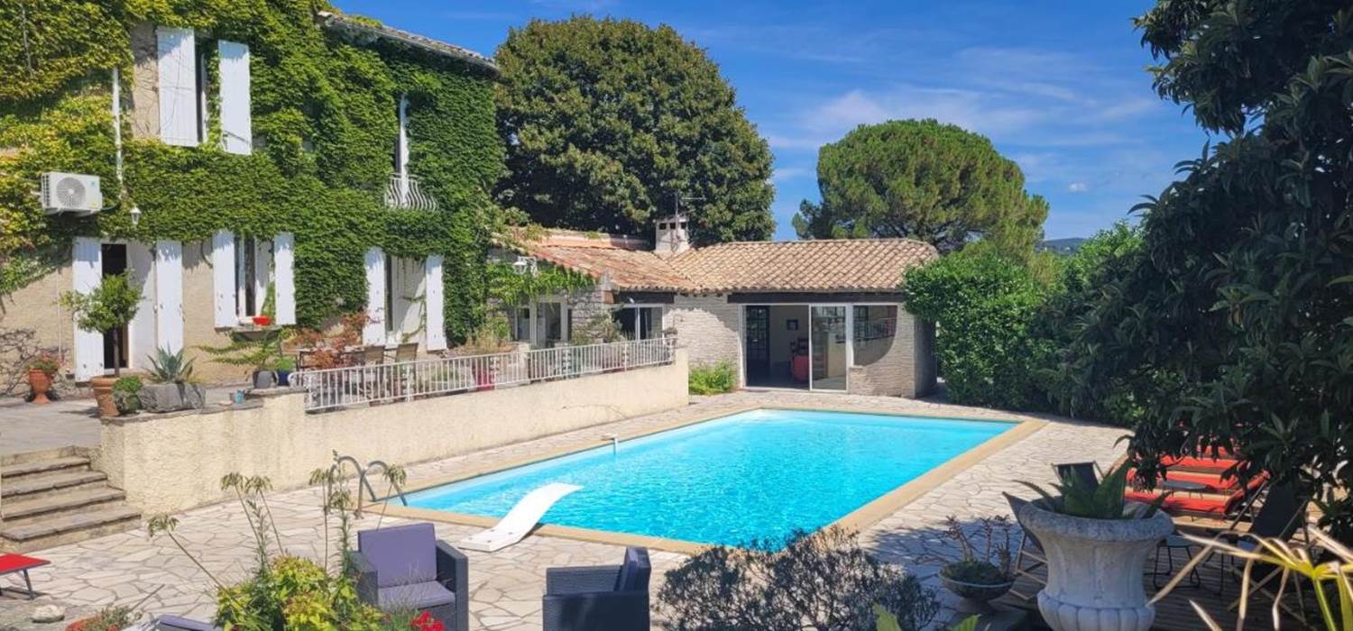 LE-DOMAINE-DU-SOULIER-Piscine