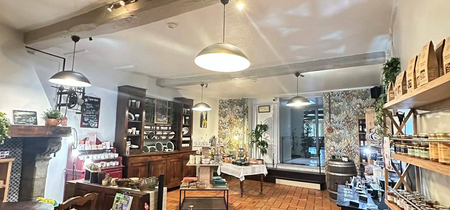 BOUTIQUE DANS LE BAR