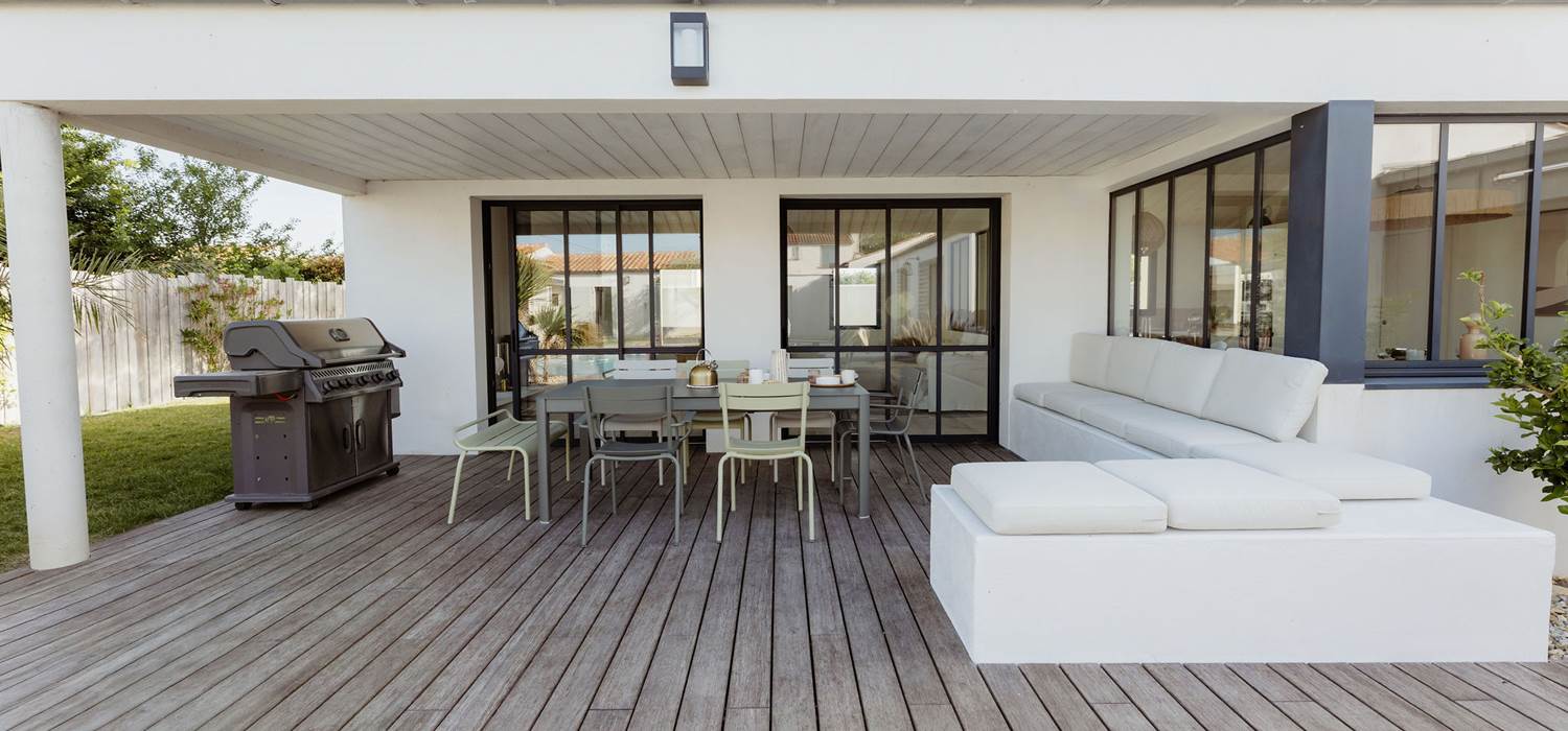 Villa Bleu Baya terrasse table à manger barbecue