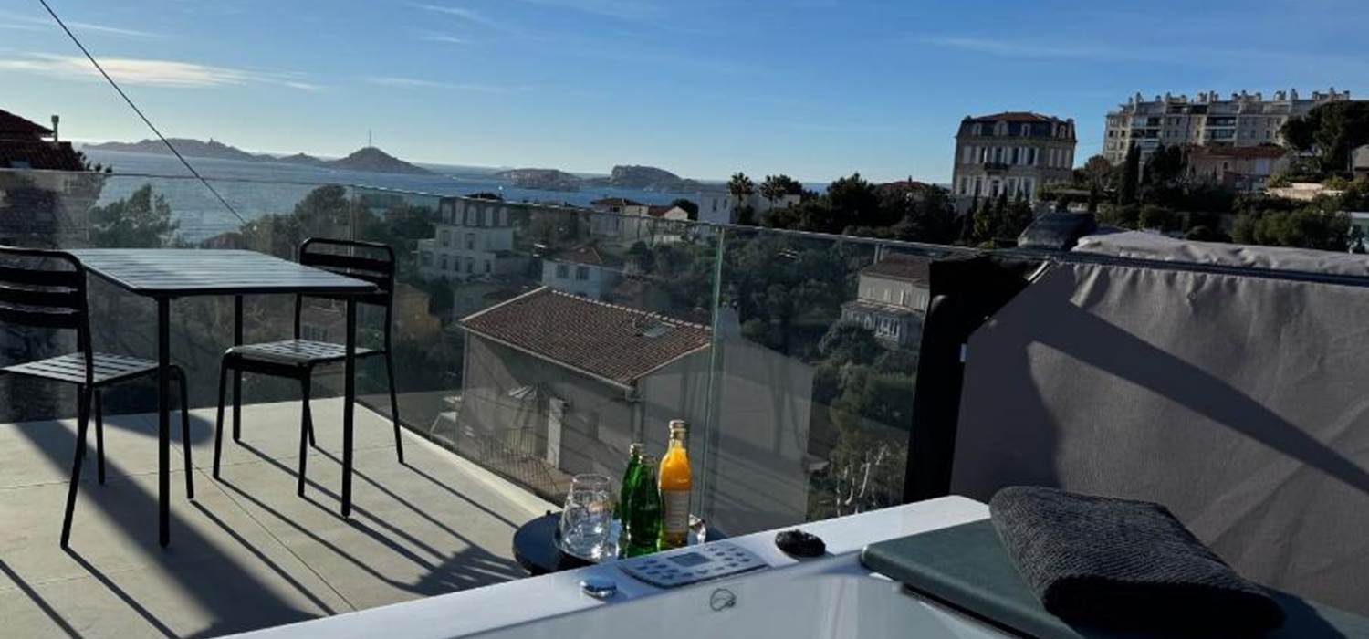 vue-mer-corniche-kennedy-marseille-chambre-hotes