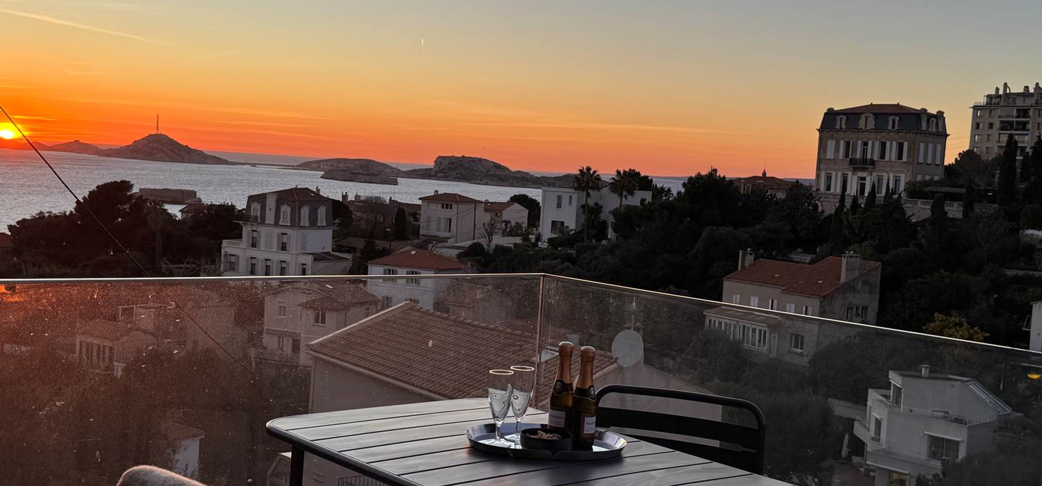 vue-mer-corniche-kennedy-marseille-chambre-hotes