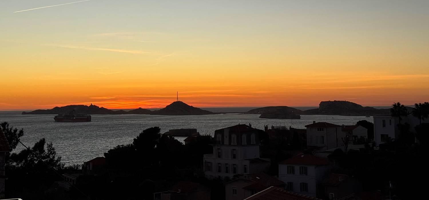 vue-mer-corniche-kennedy-marseille-chambre-hotes