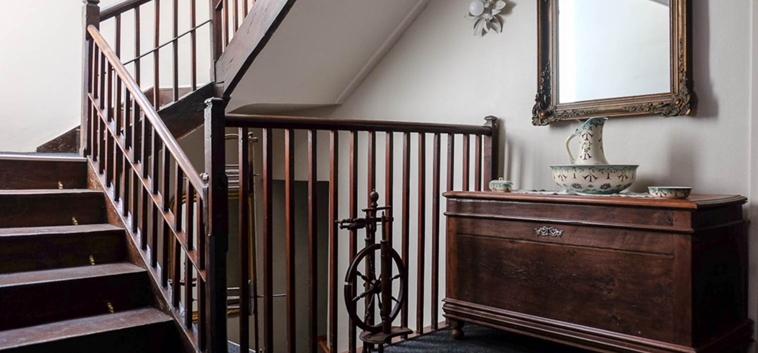 escalier-hotel-piellenia