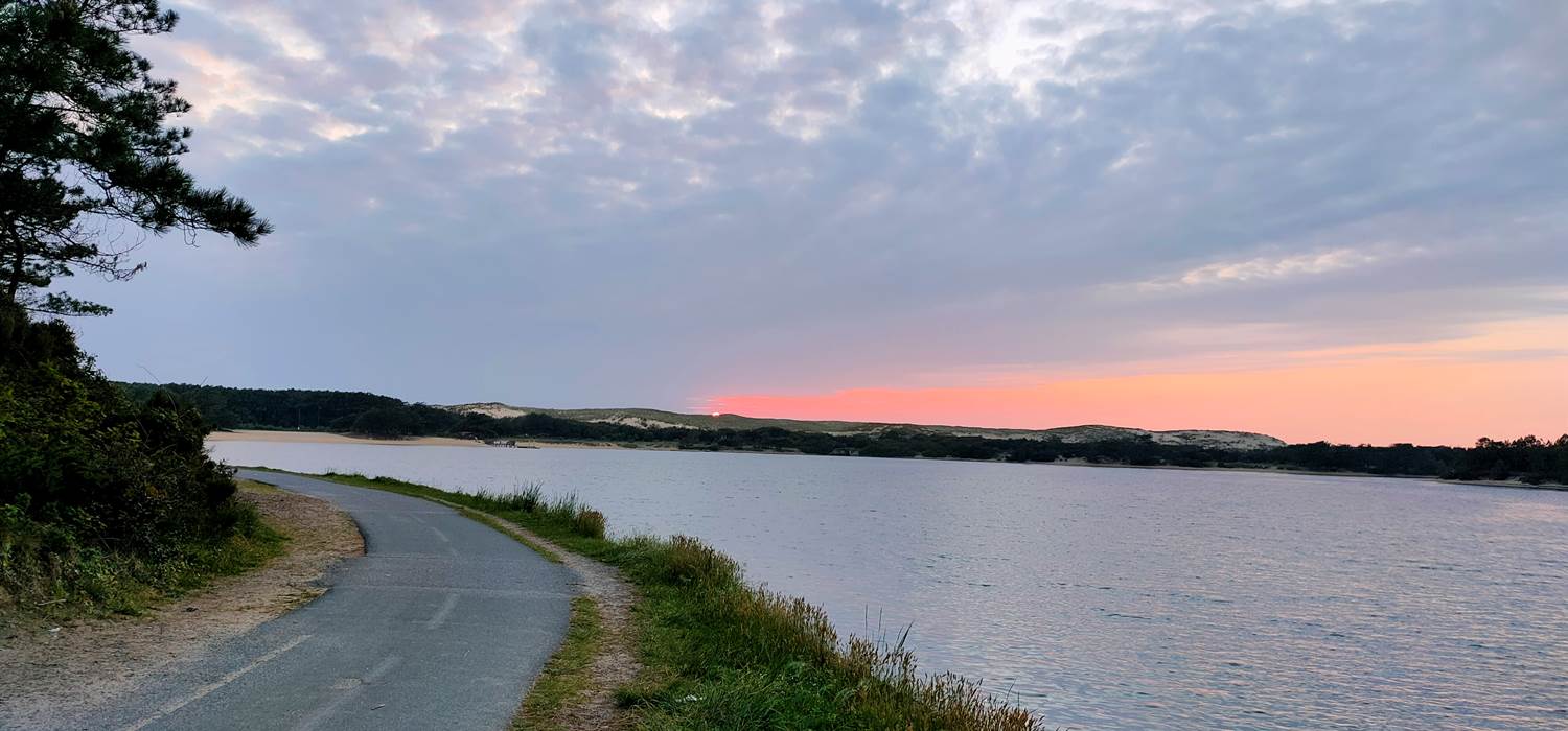 Piste cyclable autour du lac marin