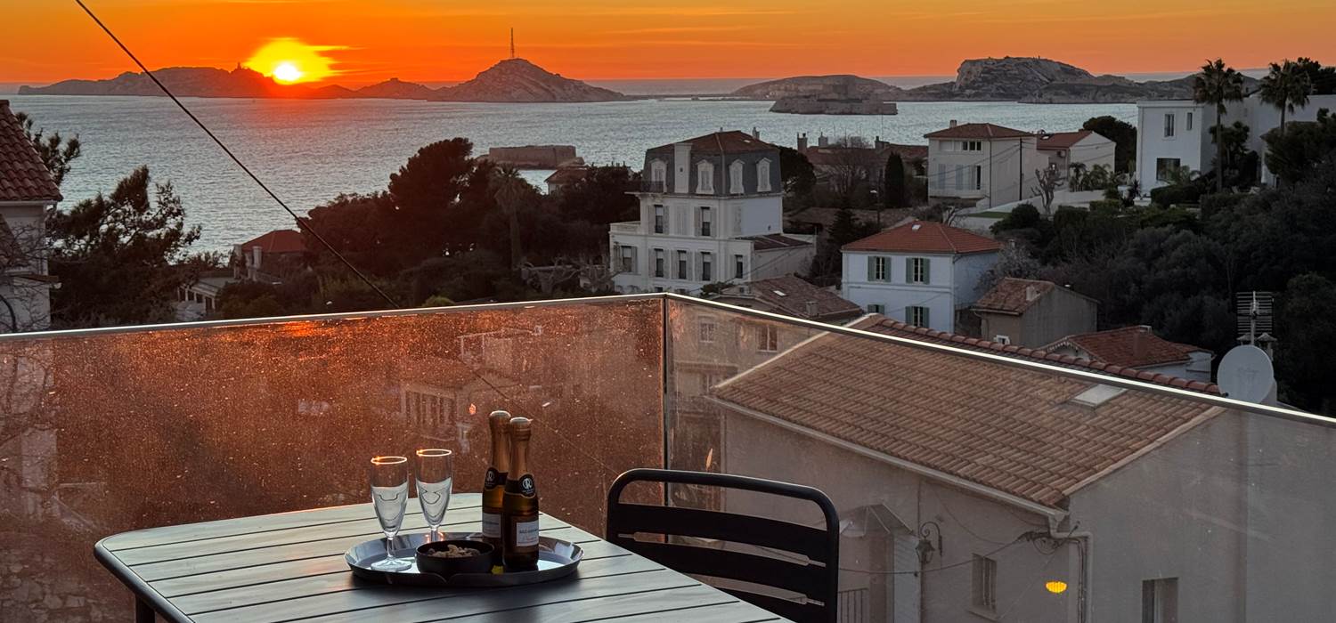 vue-mer-corniche-kennedy-marseille-chambre-hotes