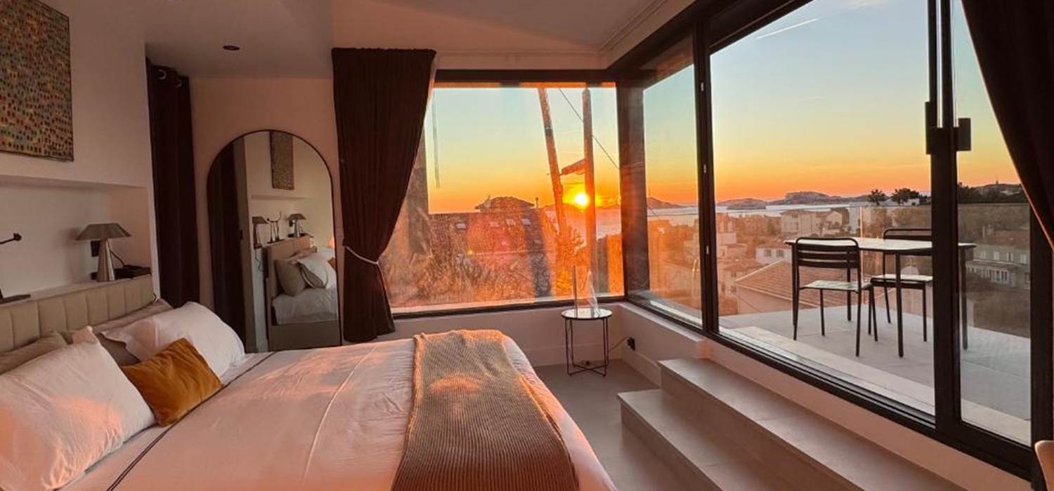 chambre_jacuzzi_privatif_marseille_vue_mer