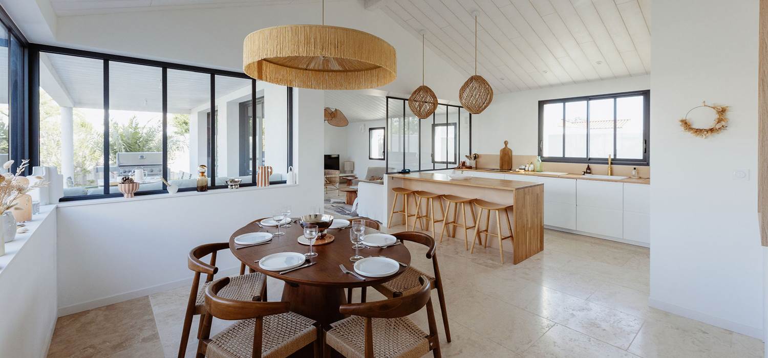 Villa Bleu Baya cuisine toute équipée table à manger pour 10 pax