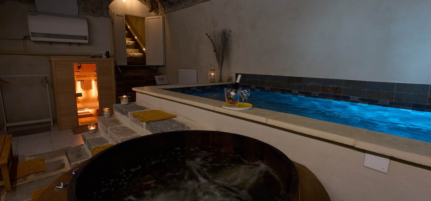 Espace bien-être : bain nordique, piscine, sauna