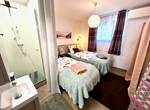 Chambre 2 avec salle d'eau intégrée