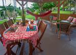 A-l-ombre-des-palmiers-royaux-jardin-l'or-des-caraibes
