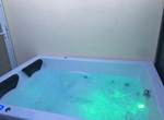 jacuzzy  privatif pour deux en exterieur  disponible d avril a octobre