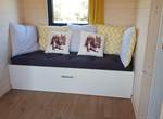 Cabane de l'Ecureuil, banquette du salon