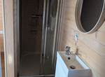 Cabane du Renard, douche et lavabo