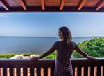 Balcon vue sur le lac chambre appartement