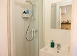 •	salle de bain avec douche à l’italienne