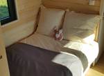 Cabane du Renard, banquette du salon en mode couchage