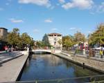 Isle sur la Sorgue et ses passerelles, une ville très prisée dans la Provence chic