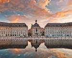 Bordeaux, place de la Bourse (source: https://www.churchillbordeaux.com/places/place-de-bourse/)