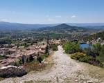 Hauteurs du village de St Saturnin les Apt Luberon Provence