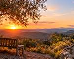 Coucher de soleil sru la vallée du Luberon à 5 minutes à pieds des gîtes Luberon Lub'heureux