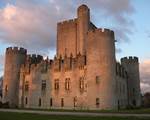 Château de Roquetaillade (source: https://www.gironde-tourisme.fr/patrimoine-culturel/chateau-de-roquetaillade/#images-3)