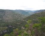Les méandres de la Vis entaillent profondément les plateaux calcaires.
