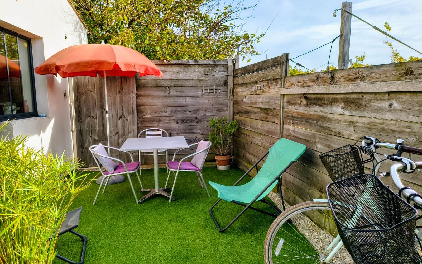 Terrasse lumineuse à  l'automne