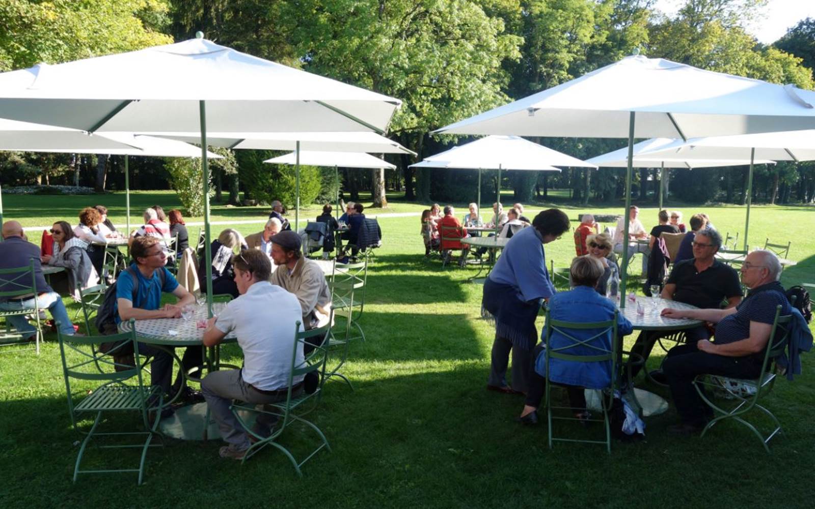 DEJEUNER A LA FERME-AUBERGE EN TERRASSE