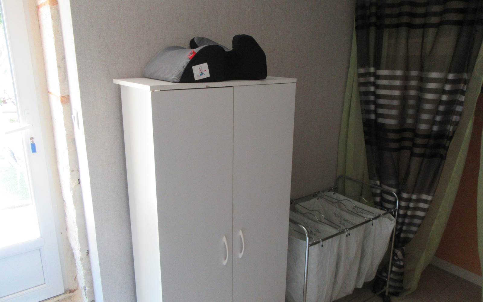 buanderie rez de chaussé toute équipée + toilette indépendante