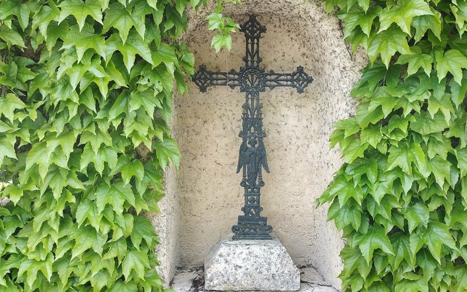 Maison Les Chandelles, Croix