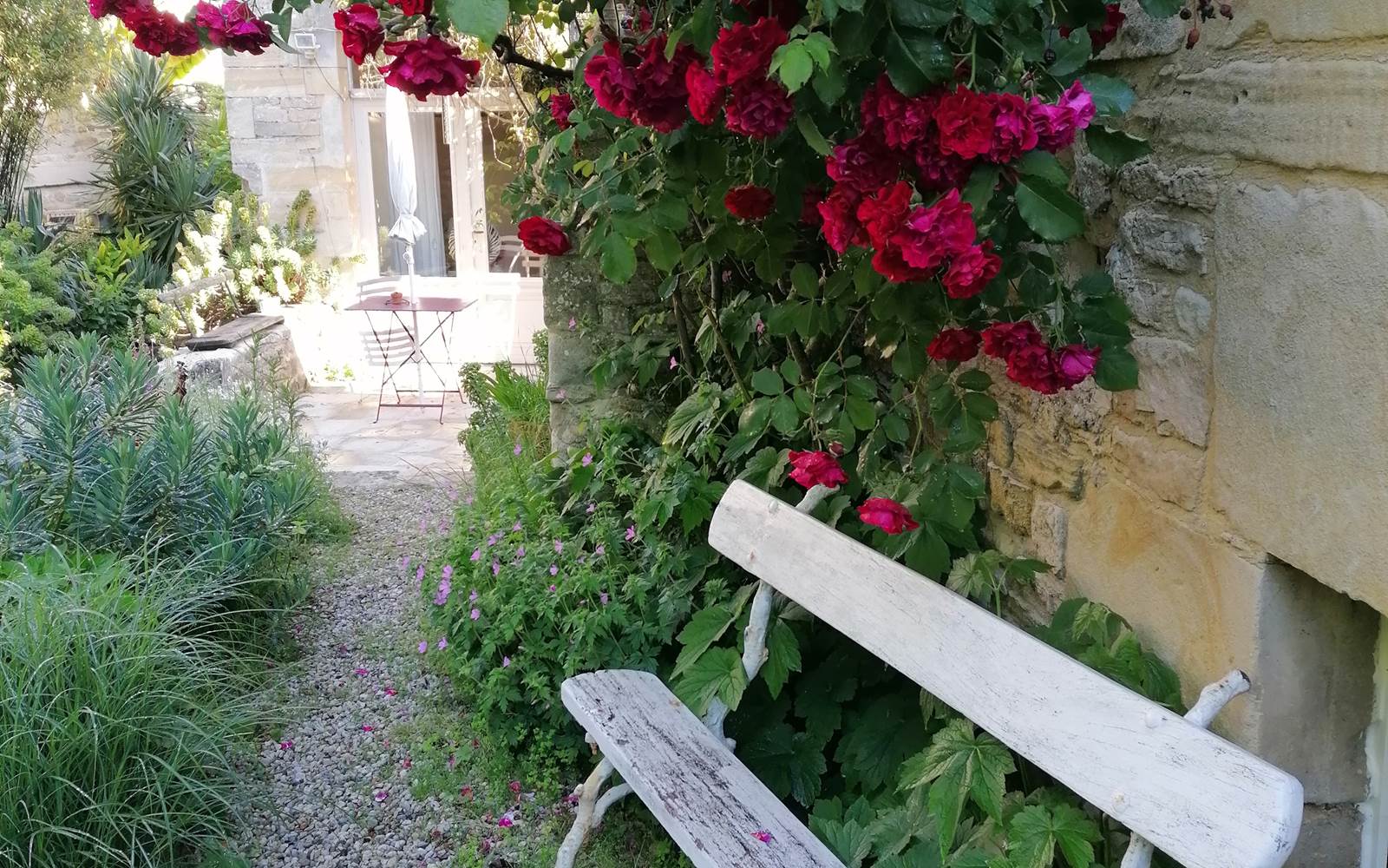 Jardin coté Rivière à La Malposte à Reviers