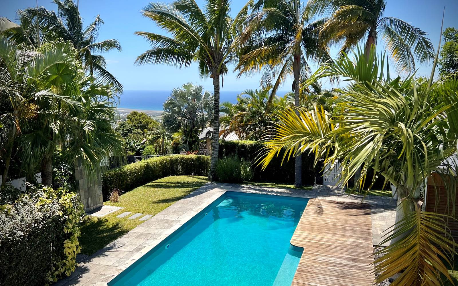 Jardin & piscine - La villa des cannes - Sainte Marie - île de la  Reunion