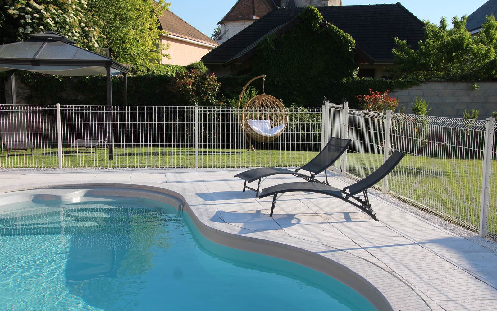 chambre avec piscine