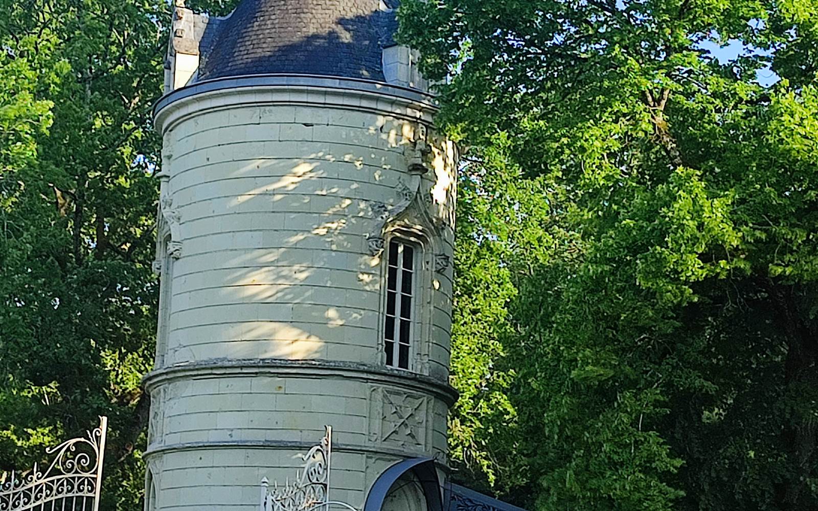 La-Tour-des-Touches-gite-à-Savonnières- la tour