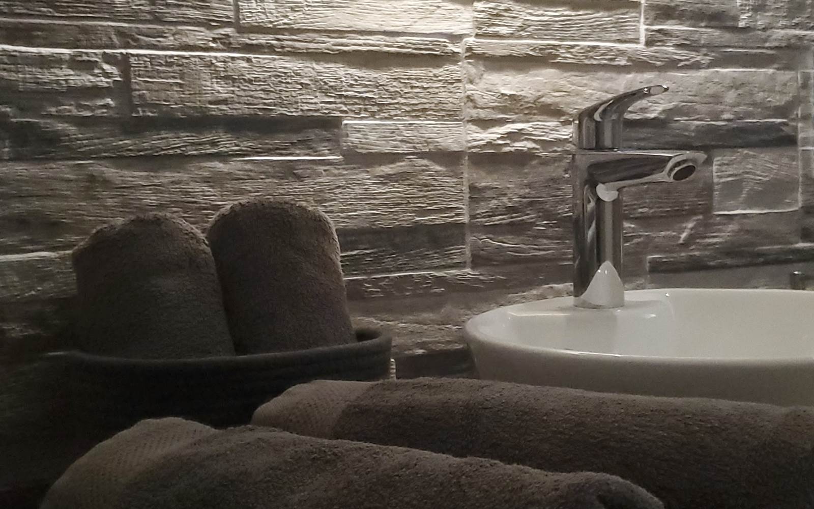 salle-de-bain-confort-douche-peignoirs