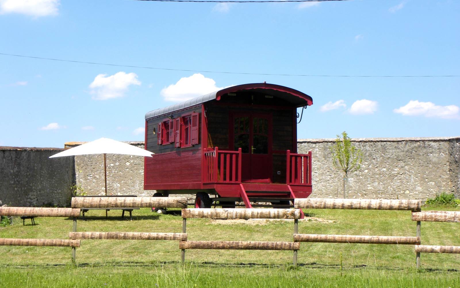 Domaine du Gué du Roi Roulotte Bohème du Gué du Roi