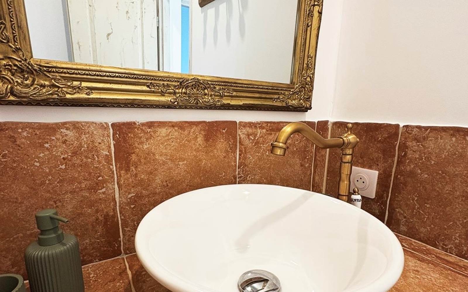 6ba6d9e9-8a72-46ed-a9c6-6558a51e323d