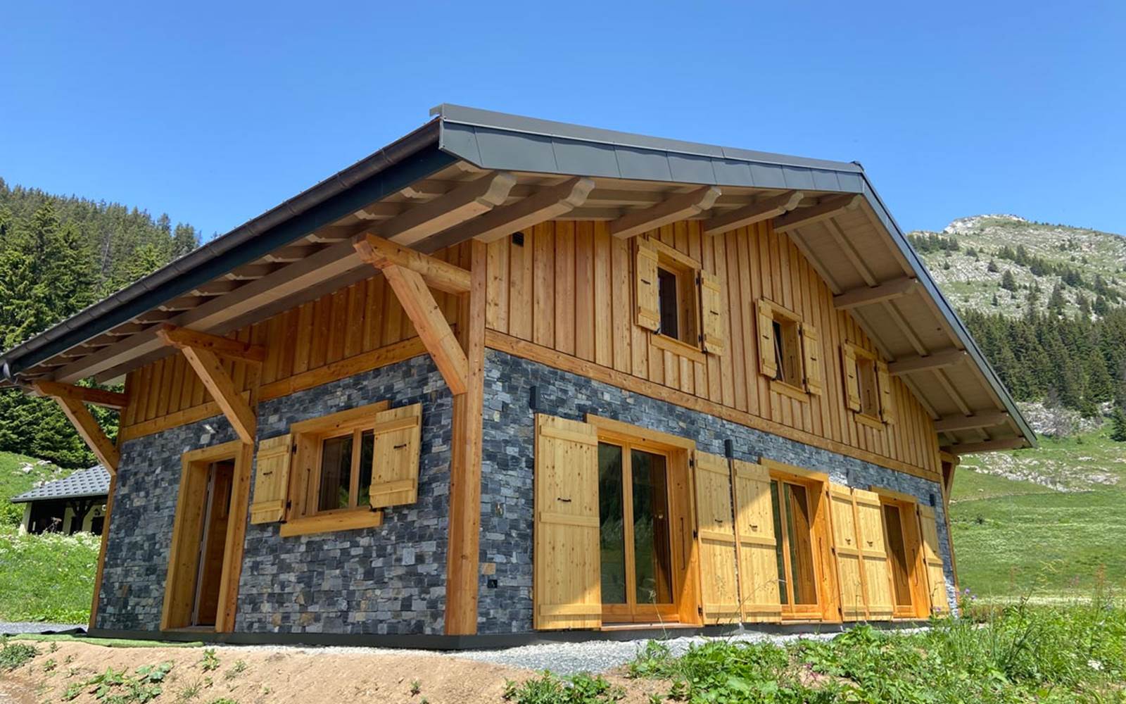 Chalet-exte´rieur-gauche-entier