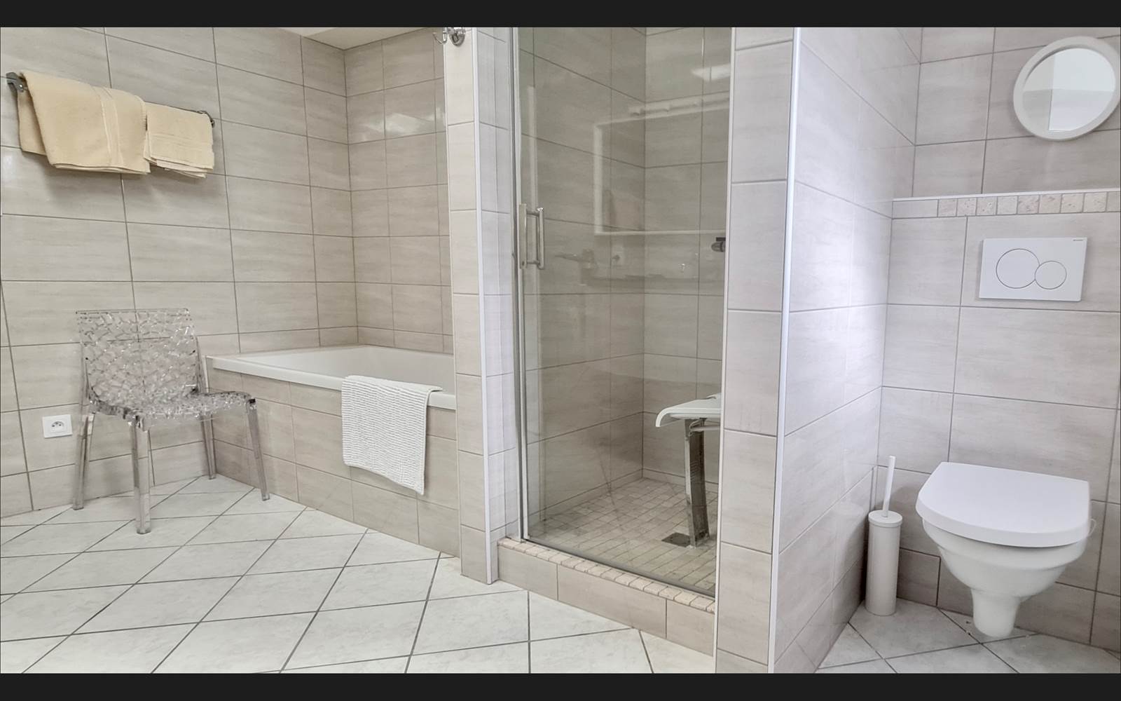 VILLA DU LAC VICHY - salle de bain douche