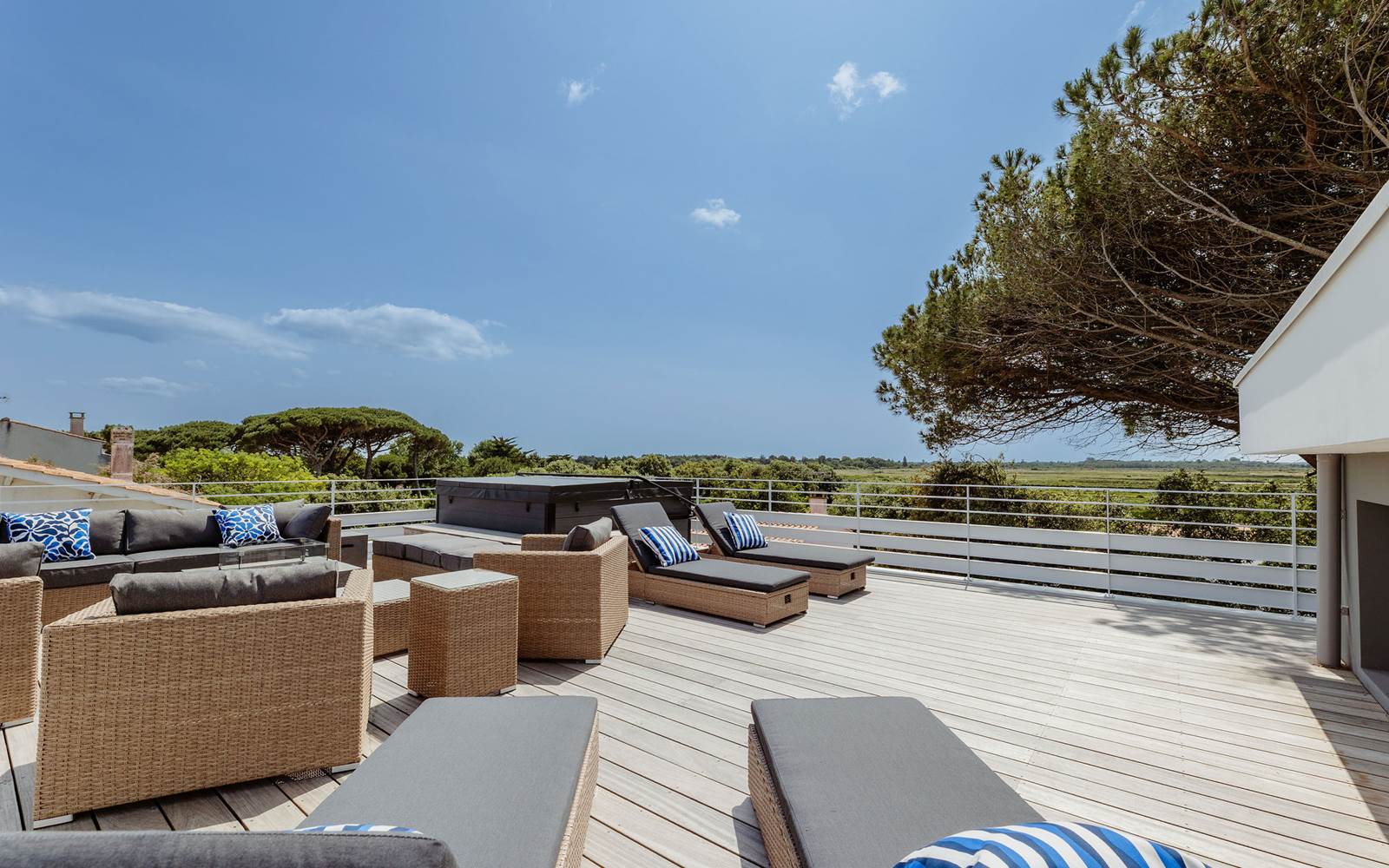 Terrasse vue marais XO 17