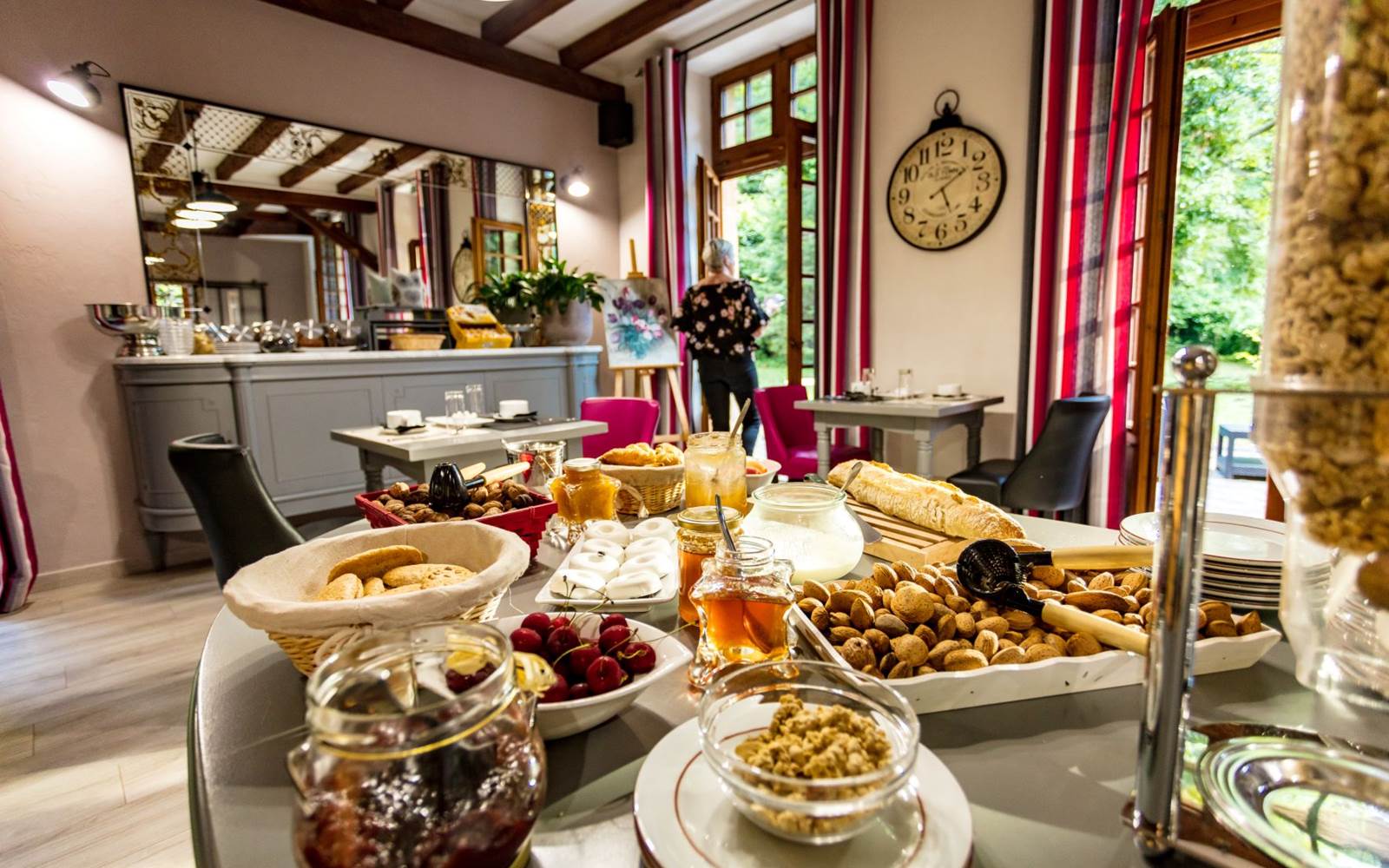 Hostellerie du grand duc salle de petit dej 2